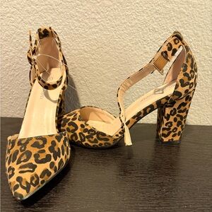 NWT Forever leopard pointed toe heels size 5